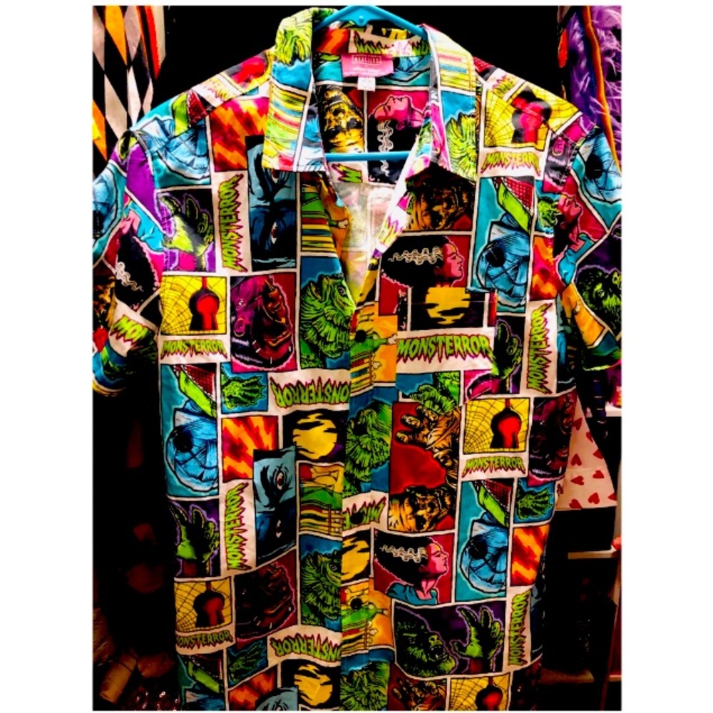 Unique Vintage x Universal Monsters Men’s Buttoned Down Shirt 🧟‍♂️